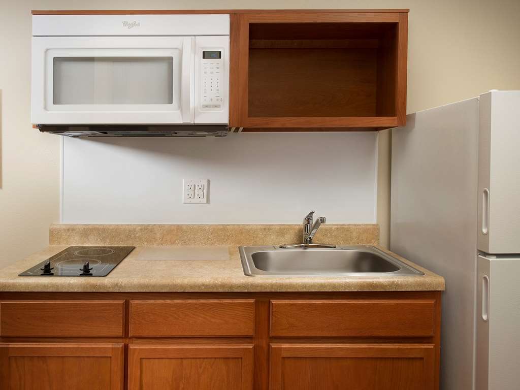 Woodspring Suites St Louis Arnold Room photo